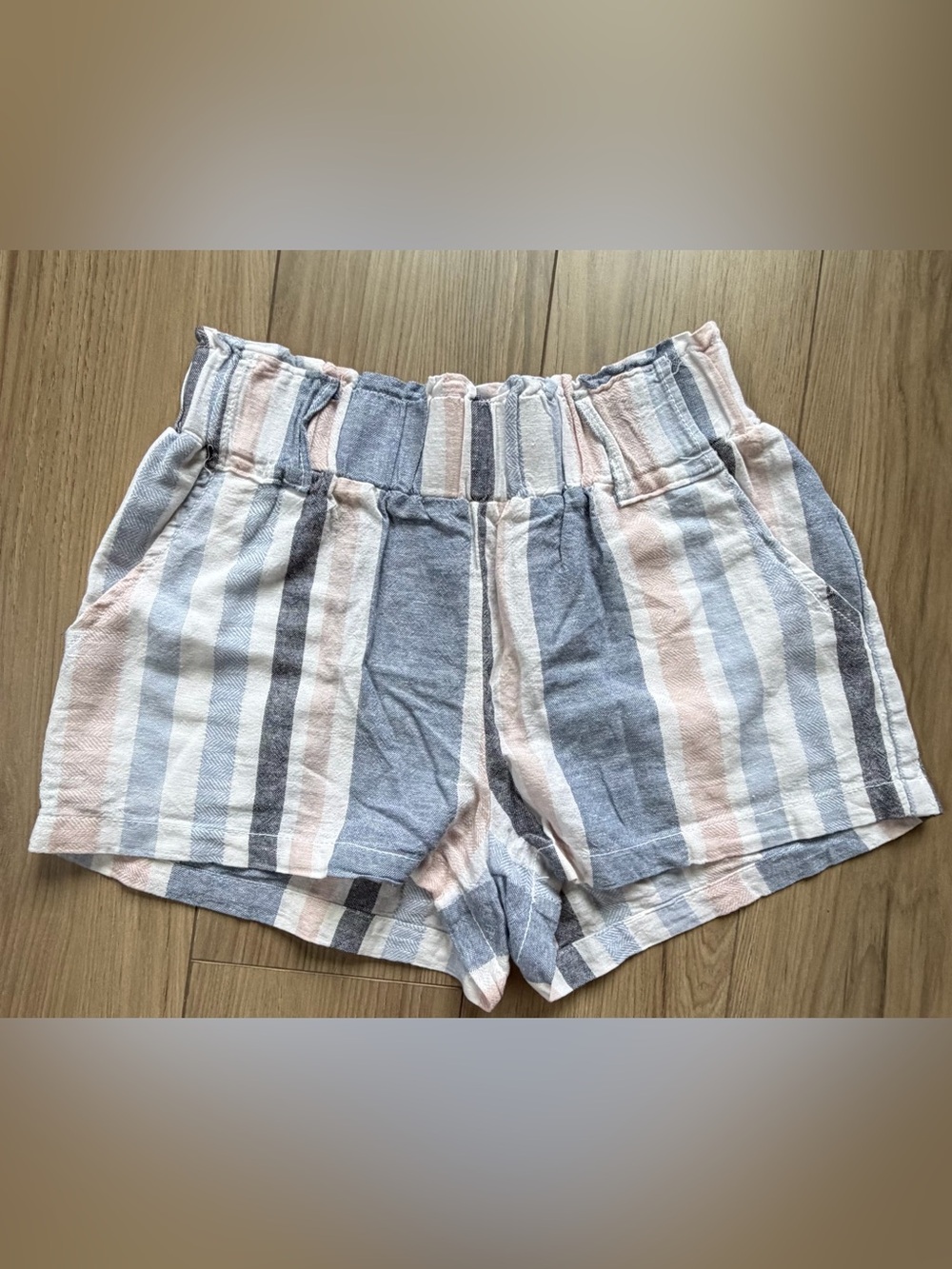 April Kiss Striped Elastic-Waist Women’s Shorts Pockets Wide Belt Loops Sz Small